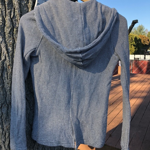 🎉HOST PICK🎉 Roxy lightweight jacket - Picture 2 of 6